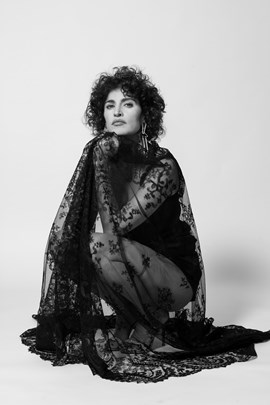 LA DONA QUE EM VESTEIX - ELENA GADEL