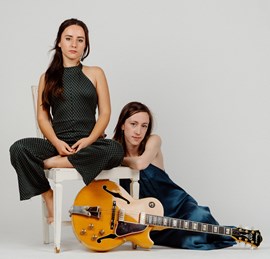 MOTIS & BANDERA & FUMERO