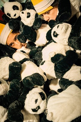 Núria Dalmau i Valeria Pisati - SNÖSTJÄRNA (Festival Dansa Metropolitana)