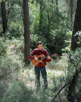 BARNASANTS: Arnau Serrallonga