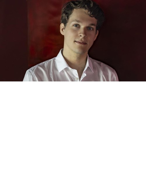 Lukas Sternath, piano