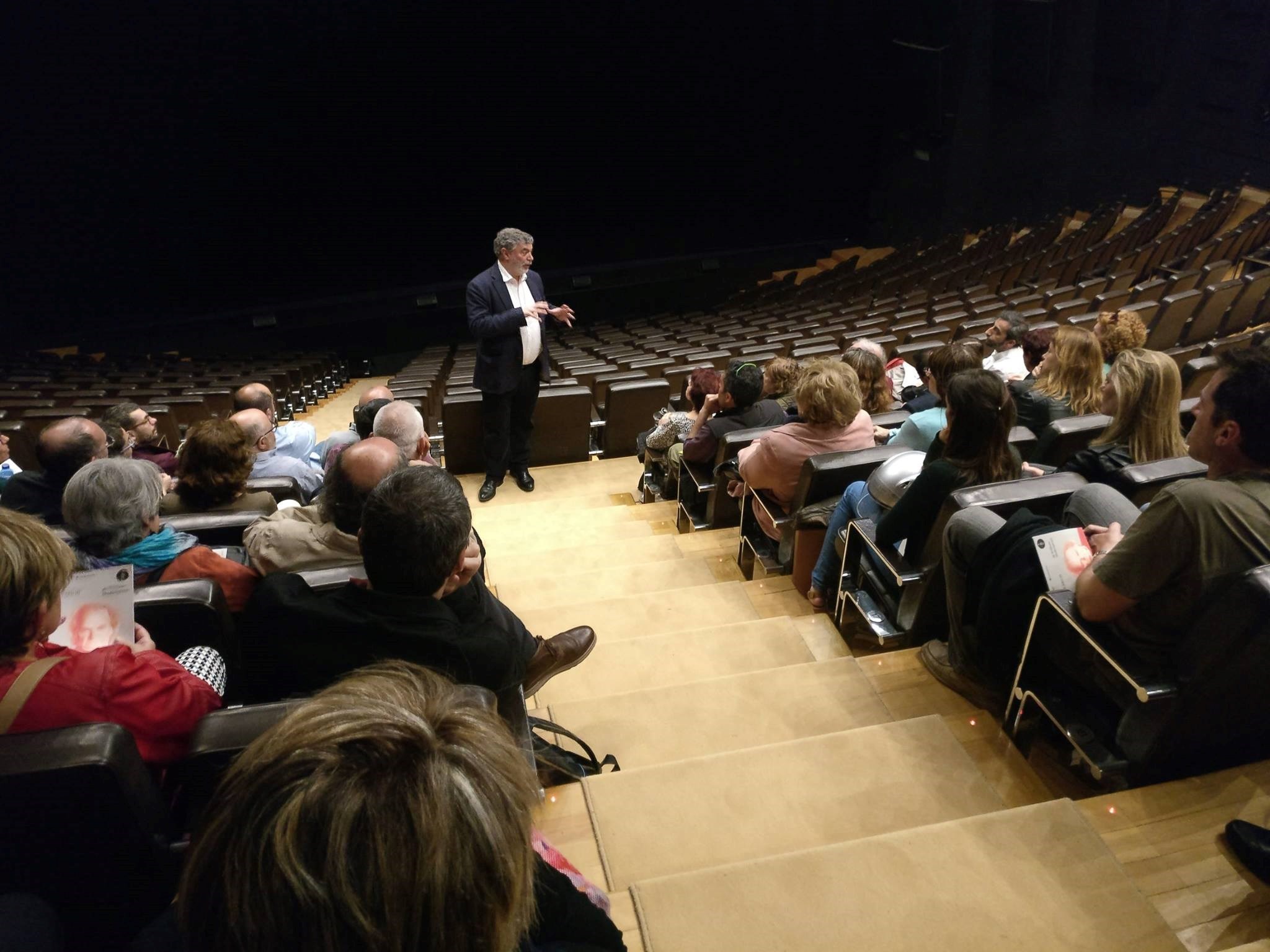 Conversa amb Xavier Albertí sobre 'Ricard III' al Teatre Nacional Conversa amb Xavier Albertí sobre 'Ricard III' al Teatre Nacional