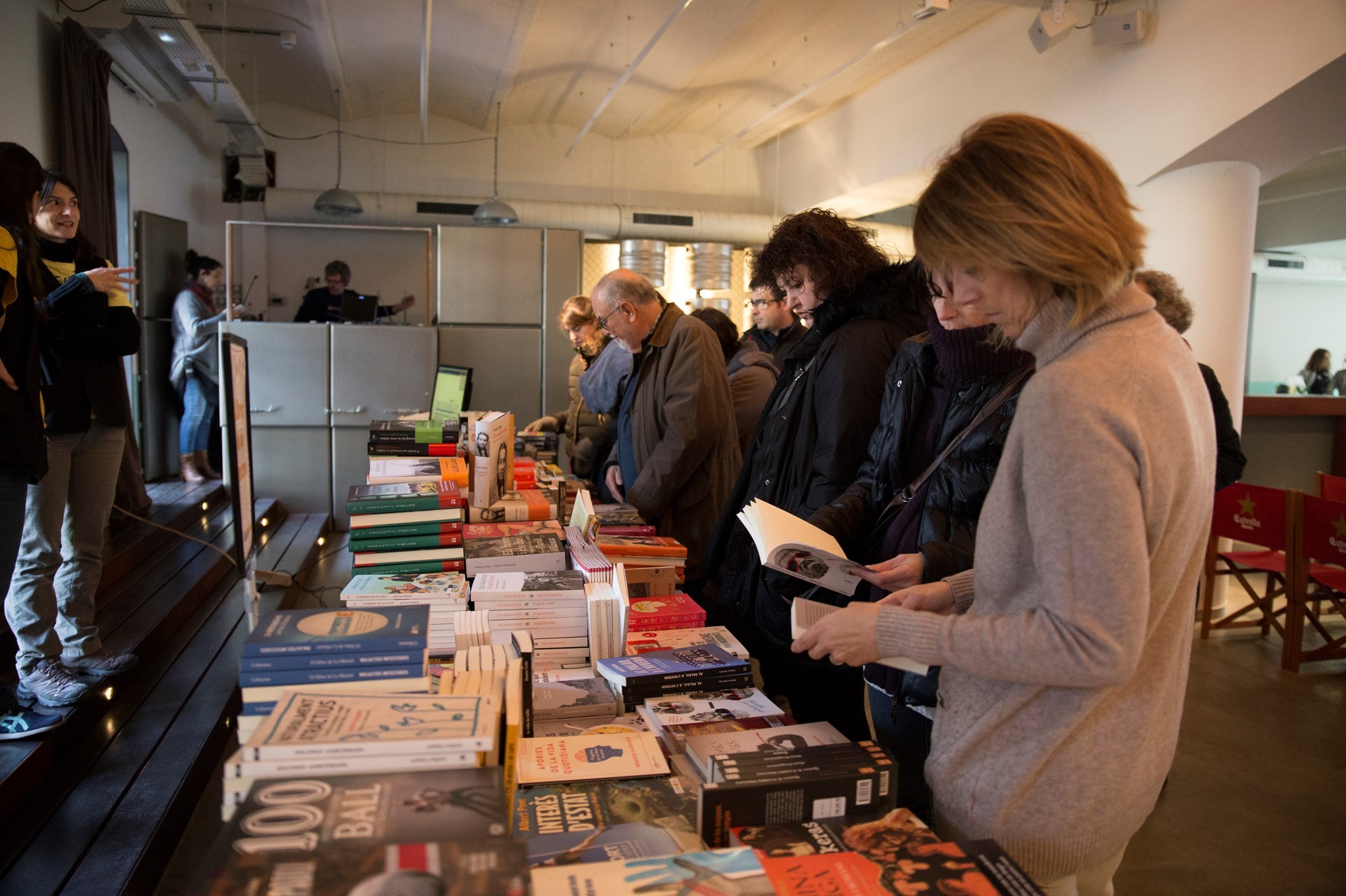   Venta de llibres a les paradetes