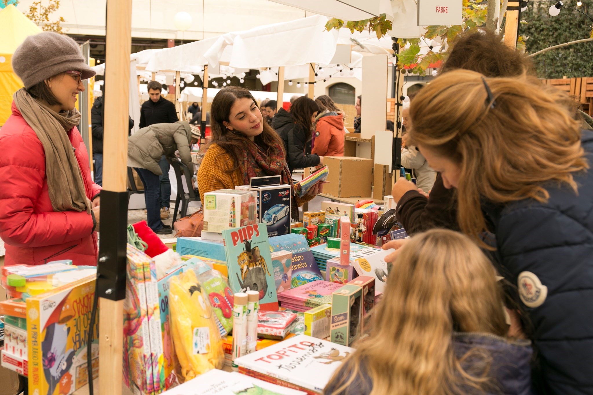  Venta de llibres a les paradetes