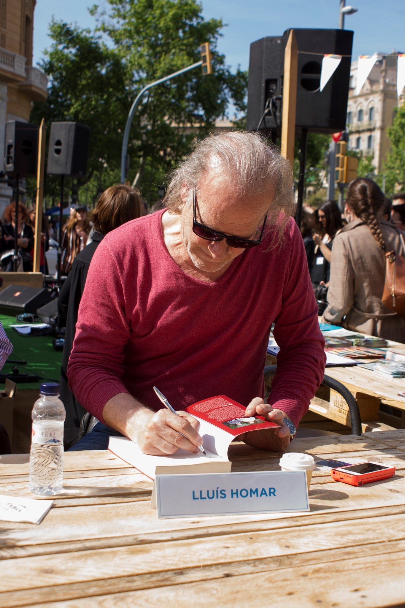 Signatures de llibres a l'Espai TR3SC per Sant Jordi Signatures de llibres a l'Espai TR3SC per Sant Jordi