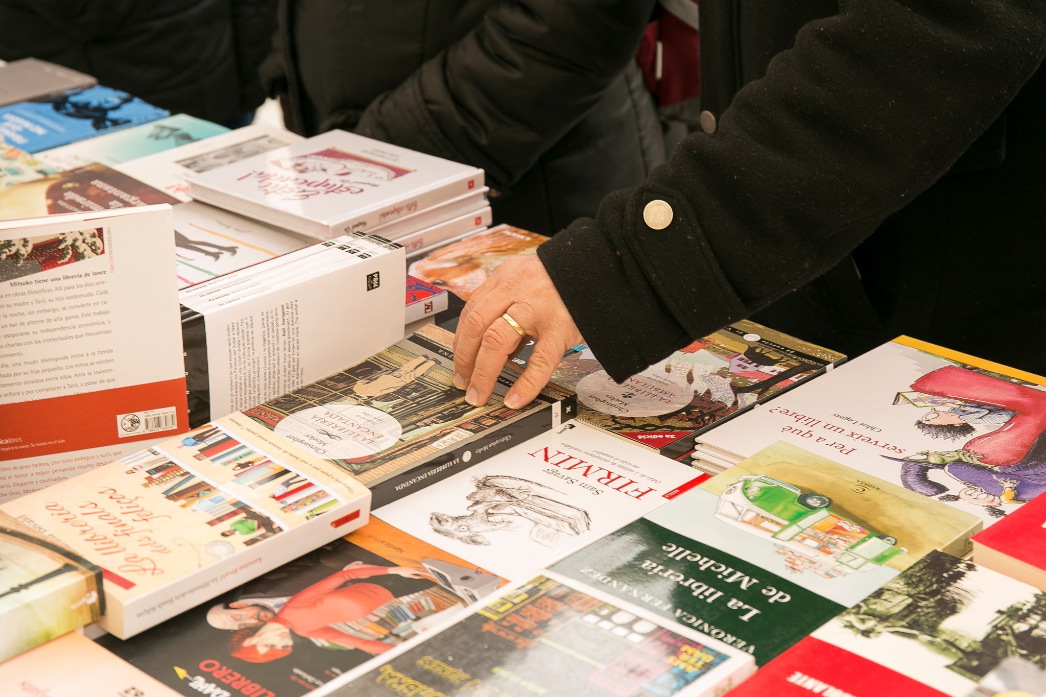   Venta de llibres a les paradetes