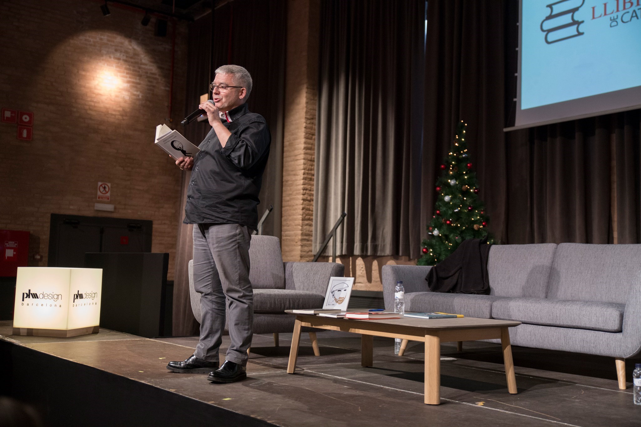  Màrius Serra presentant el seu llibre