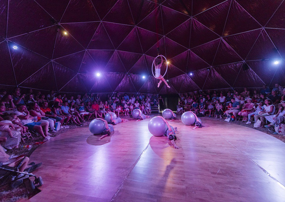 Viu un Nadal màgic amb ‘Euphoria’ al Poble Espanyol