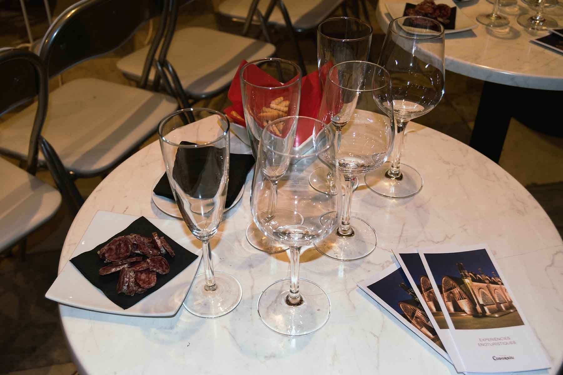 #VisàVisTR3SC amb Lídia Heredia, Codorniu i embotits de la Cooperativa Plana de Vic #VisàVisTR3SC amb Lídia Heredia, Codorniu i embotits de la Cooperativa Plana de Vic